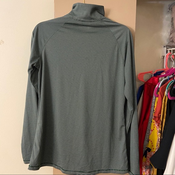 MAKE AN OFFER❗️Men’s Under Armour Stripe Zip Up - Picture 6 of 6